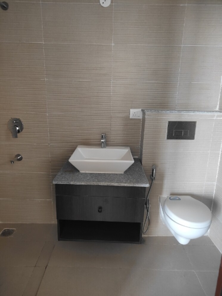 Bathroom, paras-dews 2 Bedroom 1385 Sq.Ft. Apartment In Sector 106 Gurgaon 8057941