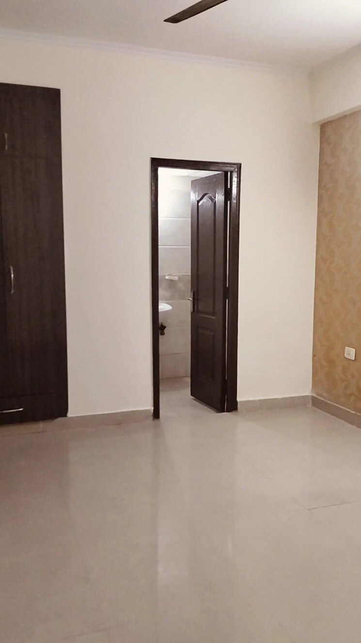 Room, amrapali-princely-estate 2 Bedroom 875 Sq.Ft. Apartment In Sector 76 Noida 8057947