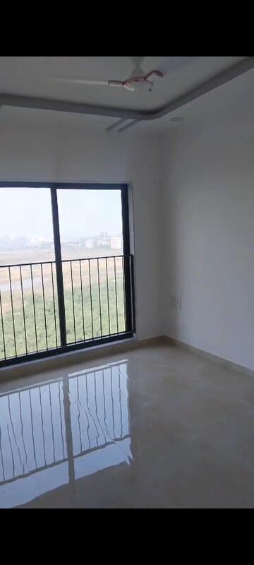 Room in 2 BHK Apartment at Sunteck Maxxworld, Naigaon East – for Rent