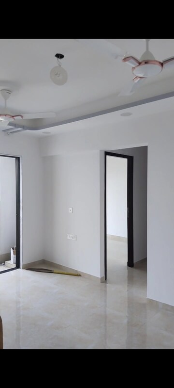Room in 2 BHK Apartment at Sunteck Maxxworld, Naigaon East – for Rent