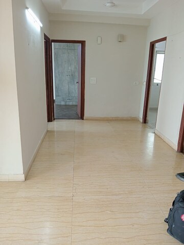 Room in 2 BHK Apartment at Mahagun Moderne, Sector 78 – for Rent
