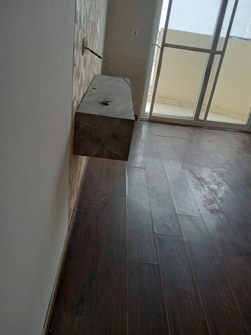 Furnished Amenities in 2 BHK Apartment at Mahagun Moderne, Sector 78 – for Rent