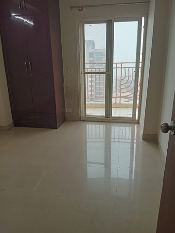 Room in 2 BHK Apartment at Mahagun Moderne, Sector 78 – for Rent