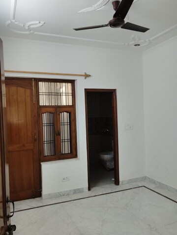 Bedroom in 2 BHK Builder Floor at Sector 16 – for Rent