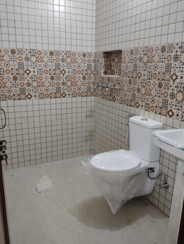 Bathroom in 2 BHK Builder Floor at Sector 16 – for Rent