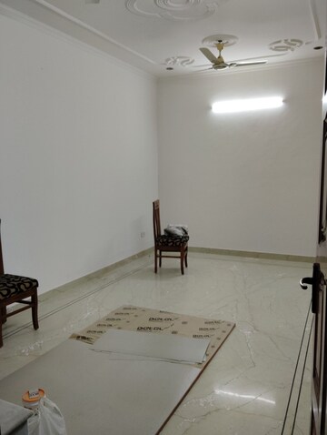 Living Room in 2 BHK Builder Floor at Sector 16 – for Rent