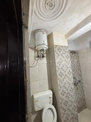 Bathroom in 1 BHK Apartment at Sector 48 – for Rent