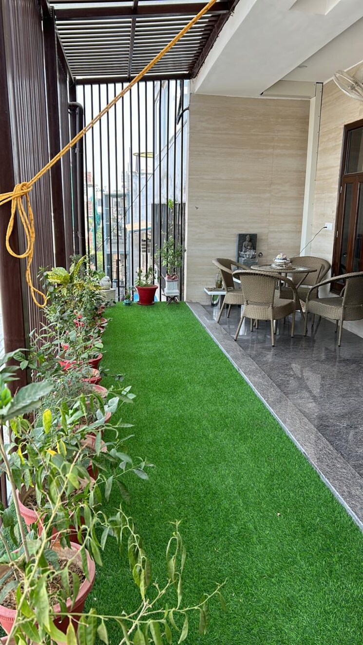 Balcony, super-mart-1 4 Bedroom 2500 Sq.Ft. Builder Floor In Sector 27 Gurgaon 8058003