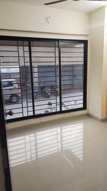 Room in 1 BHK Apartment at Naigaon East – for Rent