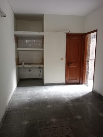 Room in 6+ BHK Villa at Sector 34 – for Rent