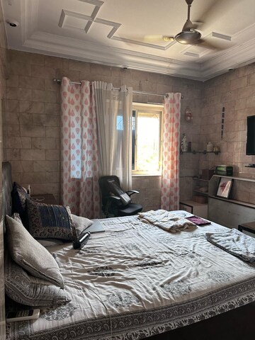 Bedroom in 2 BHK Apartment at Chembur – for Rent