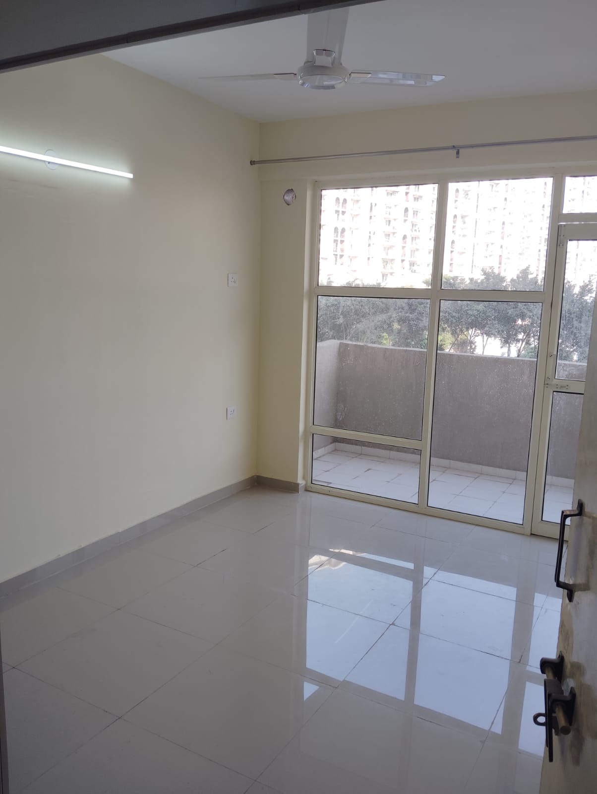 2 BHK + Extra Room Apartment For Sale in Shree Vardhman Green Court