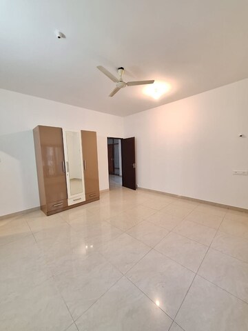 Room in 3 BHK Apartment at Indiranagar – for Rent
