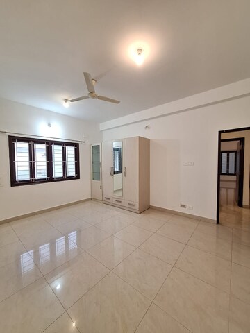 Room in 3 BHK Apartment at Indiranagar – for Rent