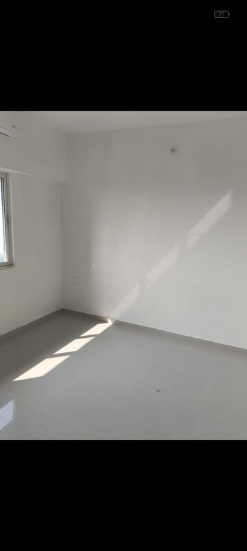 2 BHK Apartment For Rent in Omkar Signet, Malad East