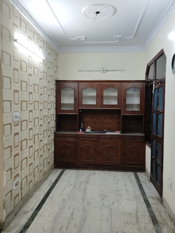 2 BHK Builder Floor For Rent in Sector 16
