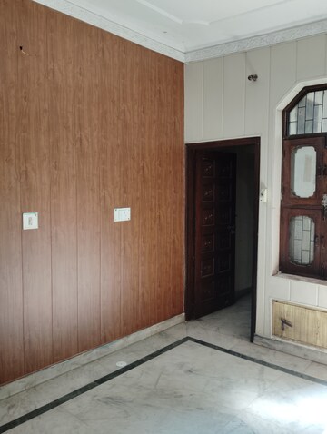 Bedroom in 2 BHK Builder Floor at Sector 16 – for Rent