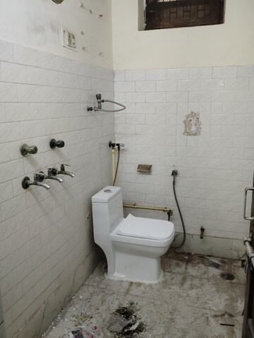 Bathroom in 2 BHK Builder Floor at Sector 16 – for Rent