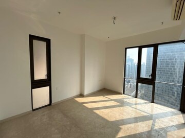 Room in 3 BHK Apartment at Lodha The Park, Worli – for Rent