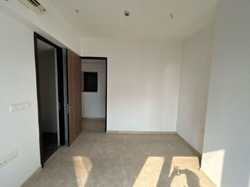 Room in 3 BHK Apartment at Lodha The Park, Worli – for Rent