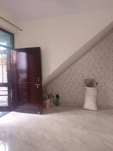 Room in 1 BHK Builder Floor at Palam Vihar – for Rent