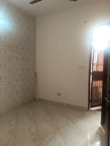 Room in 1 BHK Builder Floor at Palam Vihar – for Rent