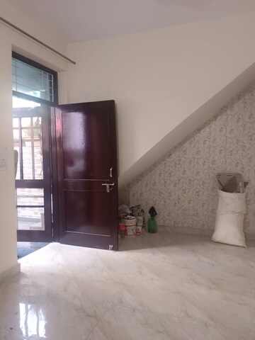 Room in 1 BHK Builder Floor at Palam Vihar – for Rent