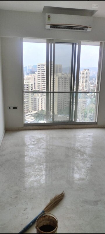 Room in 3 BHK Apartment at Ekta Tripolis, Goregaon West – for Rent