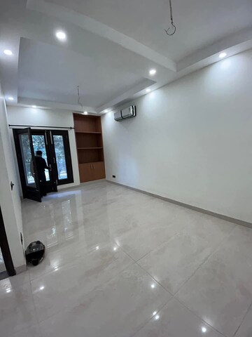 Room in 3 BHK Apartment at Shivalik Colony – for Rent