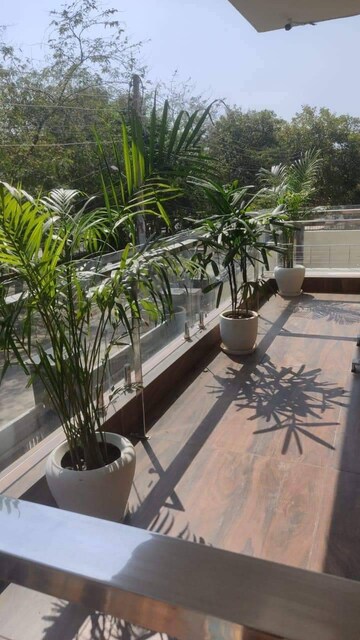 Balcony in 1 RK Apartment at Sector 27 – for Rent
