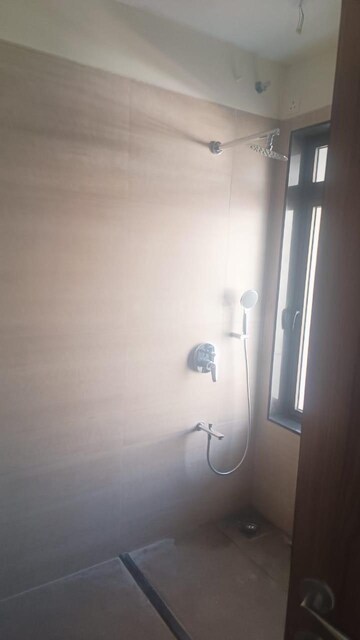 Room in 2.5 BHK Apartment at Kalpataru Bliss, Santacruz East – for Rent