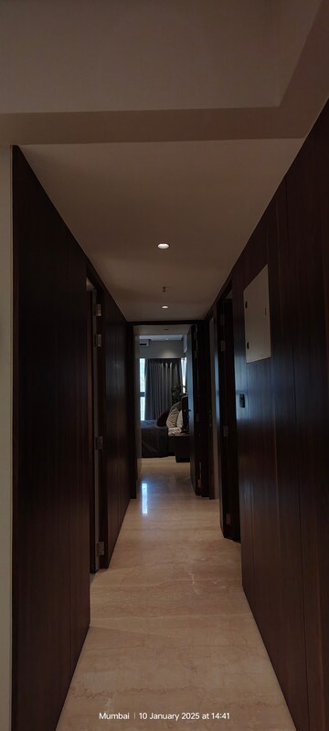 Room in 3 BHK Apartment at Kalpataru Elitus, Mulund West – for Sale