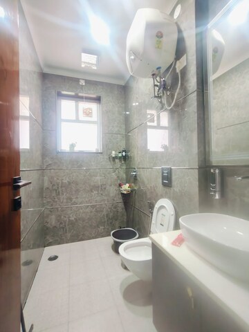 Bathroom in 3 BHK Builder Floor at Ocus Quantum, Sector 51 – for Rent