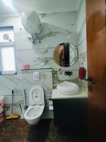Bathroom in 3 BHK Builder Floor at Ocus Quantum, Sector 51 – for Rent