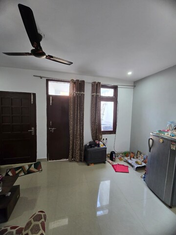 Living Room in 1 RK Builder Floor at Sector 27 – for Rent