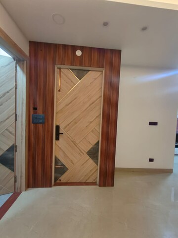 Room in 3 BHK Apartment at Ansal Sushant Lok I, Sector 43 – for Rent