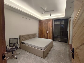 Room in 3 BHK Apartment at Ansal Sushant Lok I, Sector 43 – for Rent
