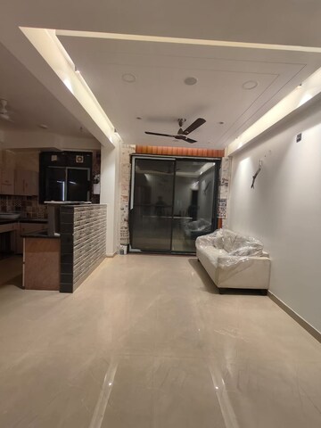 Living Room in 3 BHK Apartment at Ansal Sushant Lok I, Sector 43 – for Rent