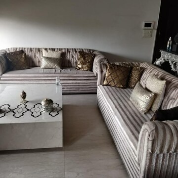 Living Room in 2.5 BHK Apartment at Greater Kailash ii – for Rent