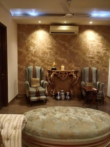 Living Room in 2.5 BHK Apartment at Greater Kailash ii – for Rent