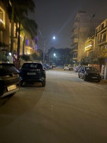 Parking in 3 BHK Builder Floor at Sushant Lok 3, Sector 57 – for Sale