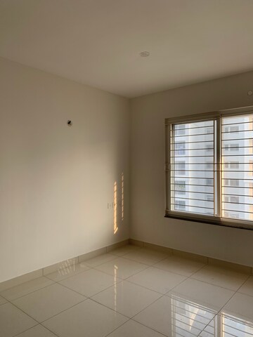 Room in 3.5 BHK Apartment at Puravankara Palm Beach, Hennur – for Sale