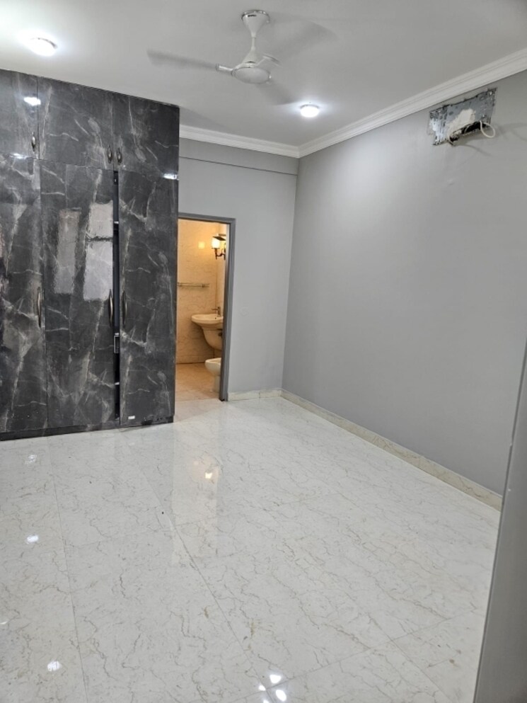 Room, new friends colony 6 Bedroom 511 Sq.Yd. Independent House In New Friends Colony Delhi 8058265