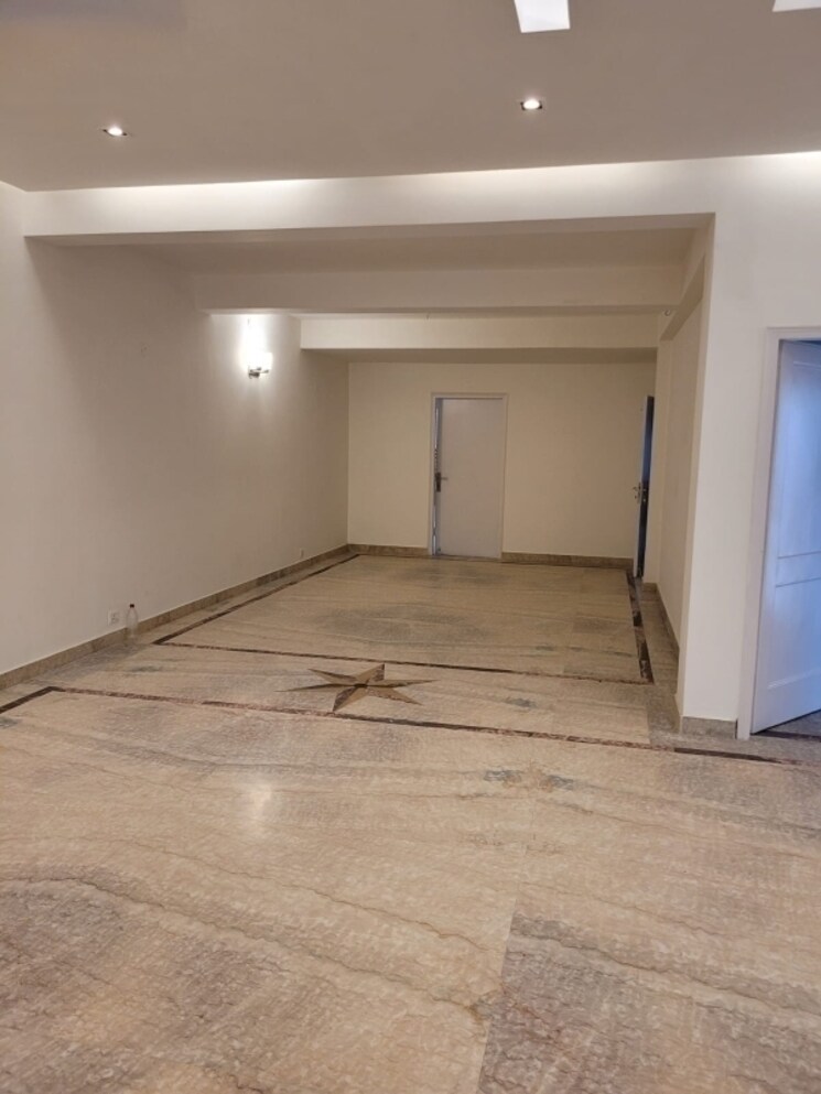 Room, new friends colony 6 Bedroom 511 Sq.Yd. Independent House In New Friends Colony Delhi 8058265