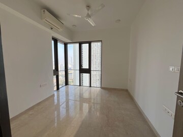 Room in 3 BHK Apartment at Lodha The Park, Worli – for Rent