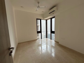 Room in 3 BHK Apartment at Lodha The Park, Worli – for Rent