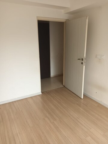 Room in 3 BHK Apartment at Bestech Park View Ananda, Sector 81 – for Rent