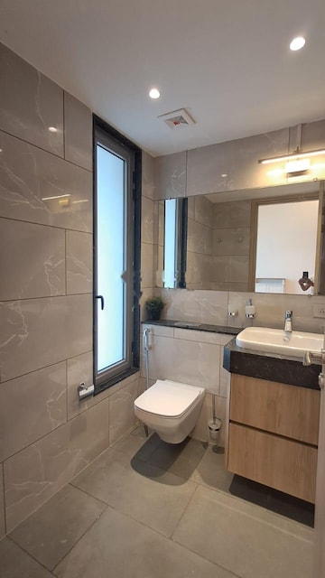 Bathroom in 4 BHK Apartment at Rustomjee Crown, Prabhadevi – for Rent