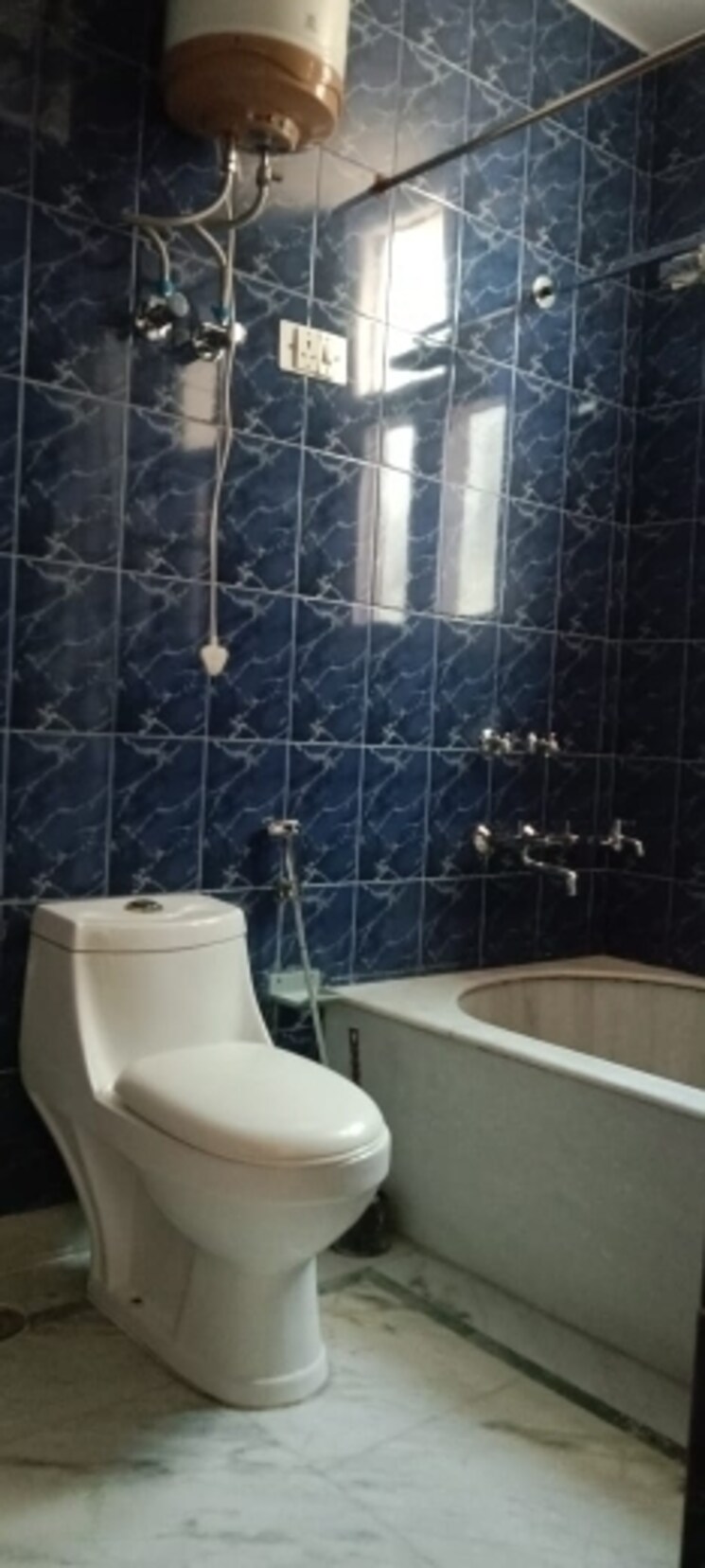 Bathroom, new friends colony 6 Bedroom 500 Sq.Yd. Independent House In New Friends Colony Delhi 8058304
