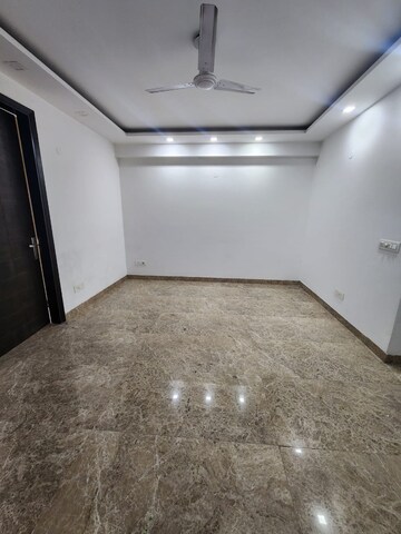 Room in 3.5 BHK Apartment at Ram Shanti Apartment, Sector 52 – for Rent